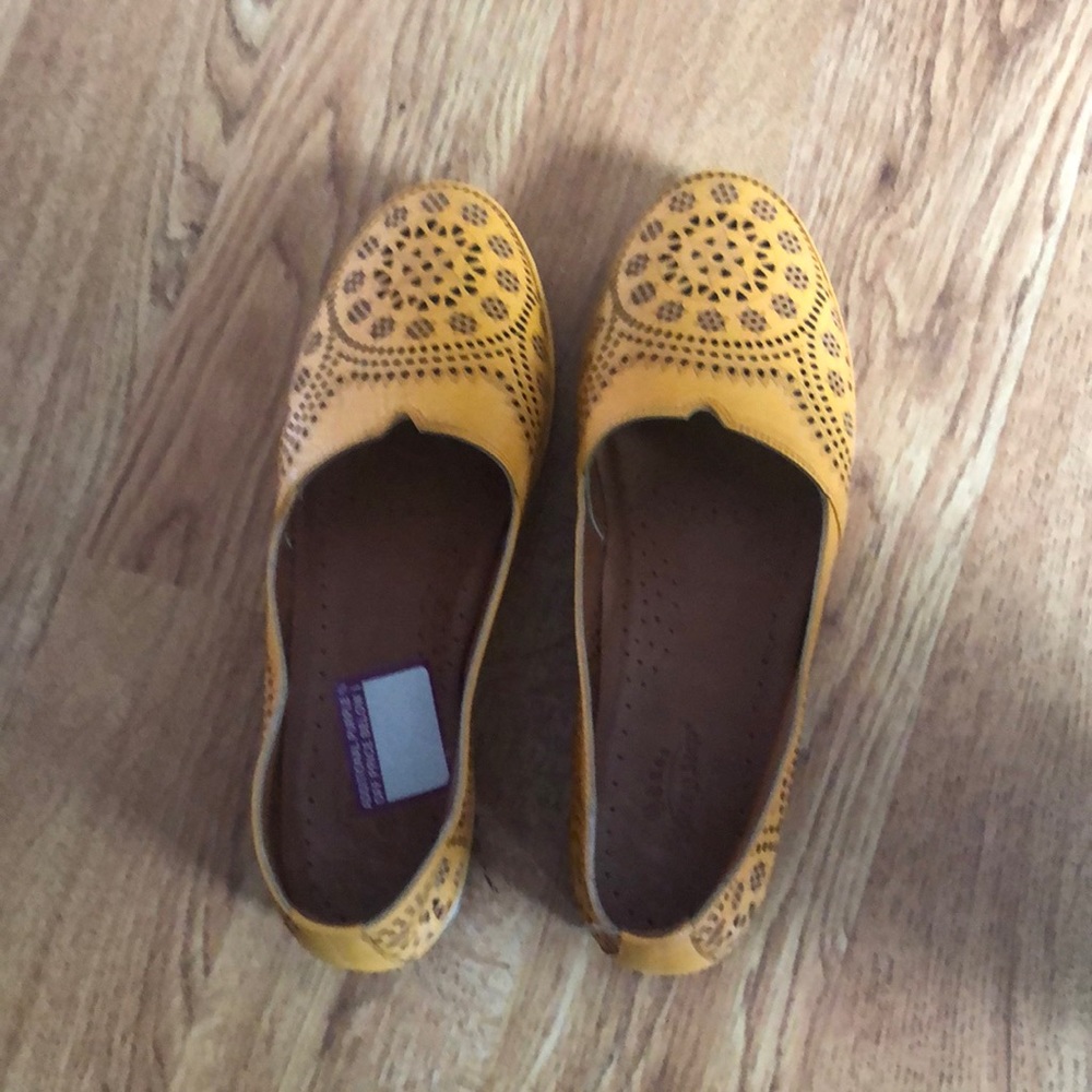 Light weight spring step leather shoes